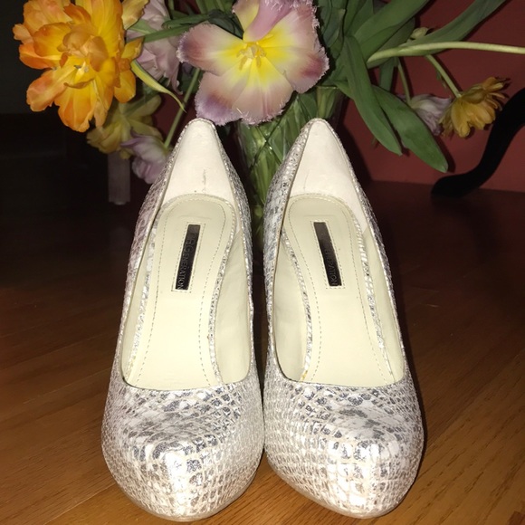 BCBG heels - Picture 3 of 6